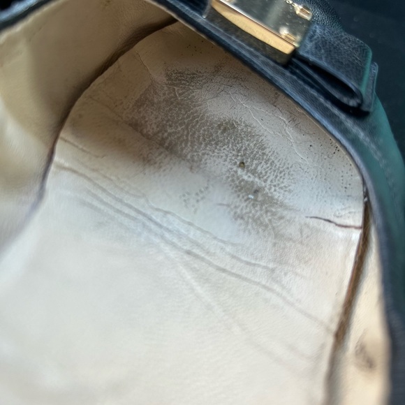 Well worn shoes - Picture 4 of 4